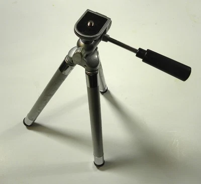 Targus TG-42TT Tripod  9 1/2" - Image 1 of 4