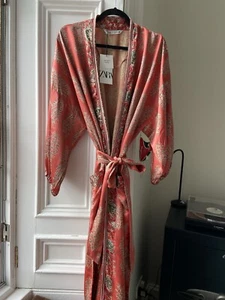 Zara Coral Brick Red Satin Floral Embroidered Lapel Belted Kimono Size M BNWT - Picture 1 of 23