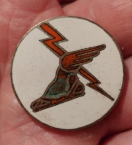 WWII 9th Signal BN Pinback DI / DUI - THEATER MADE - Picture 1 of 2