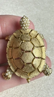 Broche Tortuga Vintage Firmado Ciner Cuentas Tono Dorado Imitación Blanco Semilla Perlas Foto 1 de 4