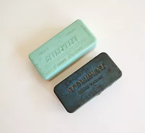 Cajas de accesorios vintage para máquina de coser plástico en zigzag y tapa con bisagras de metal azul - Imagen 1 de 17