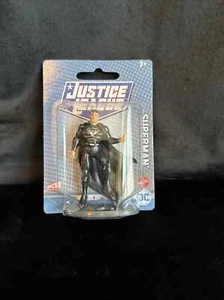 Figura de Superman de la Liga de la Justicia de Mattel DC Comics en traje negro - Imagen 1 de 3