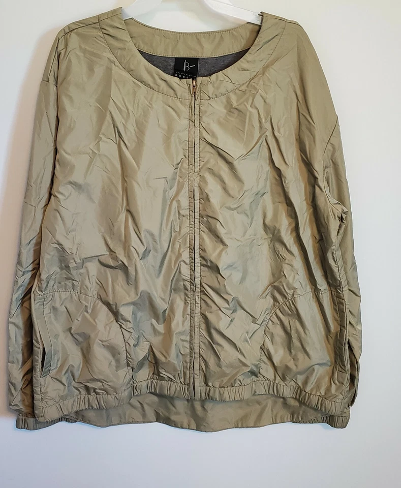 Chaqueta de nailon BOBEAU NUEVA CON ETIQUETAS verde musgo cuello redondo cremallera frontal alta-baja talla XL Foto 1 de 4