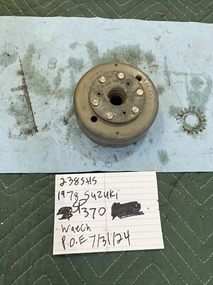 1978 Suzuki SP 370 volante magneto conjunto 238 - Imagem 1 de 4