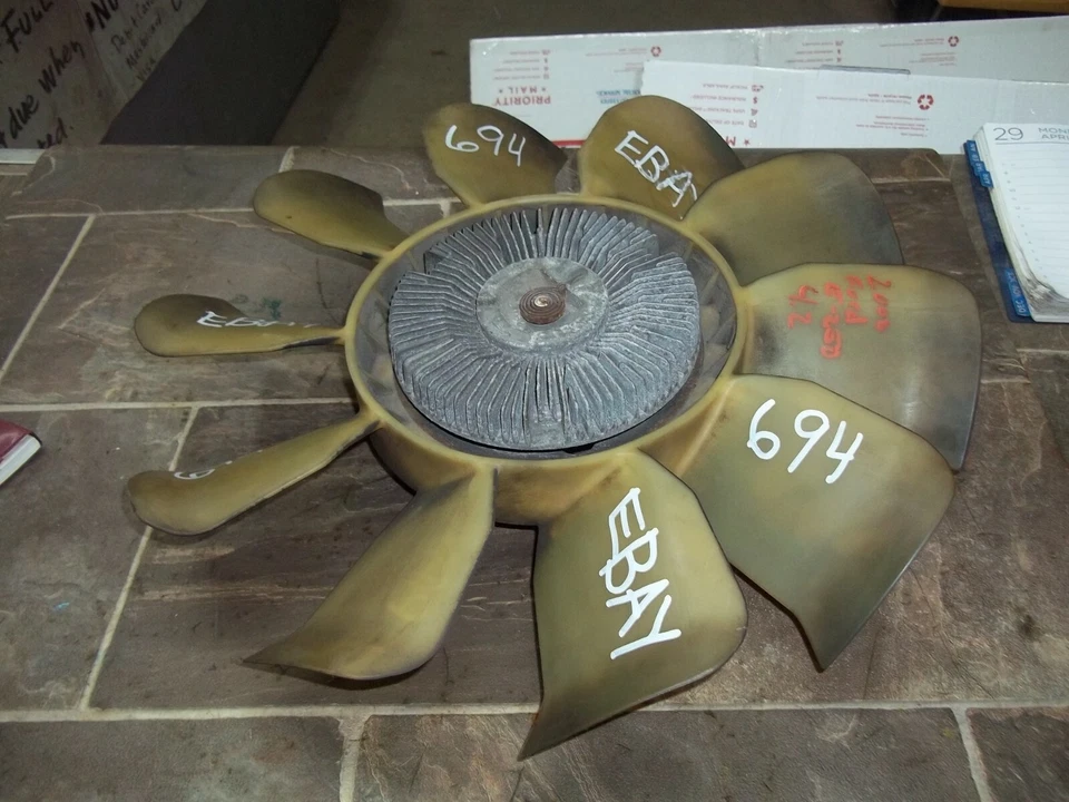 Embreagem de ventilador com lâmina 5.4L com CA compatível 1999-2007 Ford F250 F350 Super Duty fabricante de equipamento original - Imagem 1 de 2