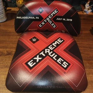 Cojines de silla plegables WWE Extreme Rules 2019 Philadelphi PA, excelentes 4 autógrafos - Imagen 1 de 6