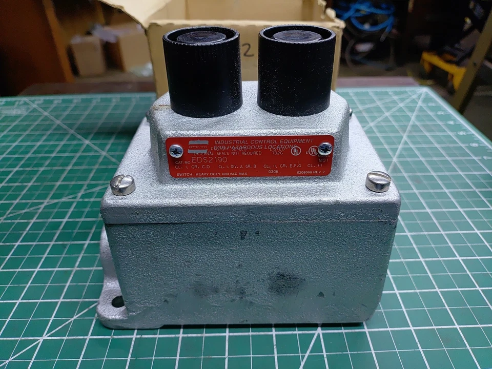 Crouse-Hinds EDS2190 2 botones pulsador estación operadora a prueba de explosiones Foto 1 de 4
