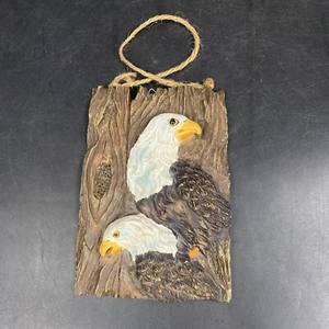 Águila calva madera árbol resina colgante de pared placa decoración cabaña pájaro americano nativo - Imagen 1 de 4