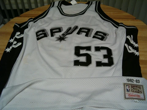 Artis Gilmore 100% Authentic  Mitchell & Ness SA Spurs  1982-83 Jersey  Size 54 Cover