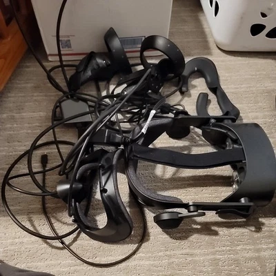 Fone de Ouvido HP Reverb G2 V2 VR Preto com Controles e Cabos - Imagem 1 de 4