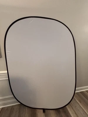 Fovitec 5x6.5 英尺弹出式双面可折叠背景黑色/白色 — 第 1/3 张图片