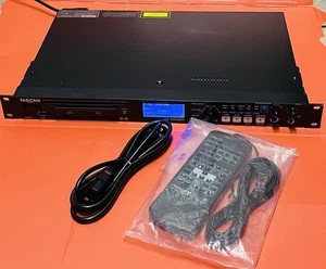 TASCAM SS-CDR200 Solid State CD Stereo Audio Recorder w/Remote Control Unit - Picture 1 of 11