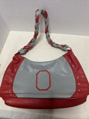 Cartera Ohio State con asa trenzada escarlata y gris Foto 1 de 4
