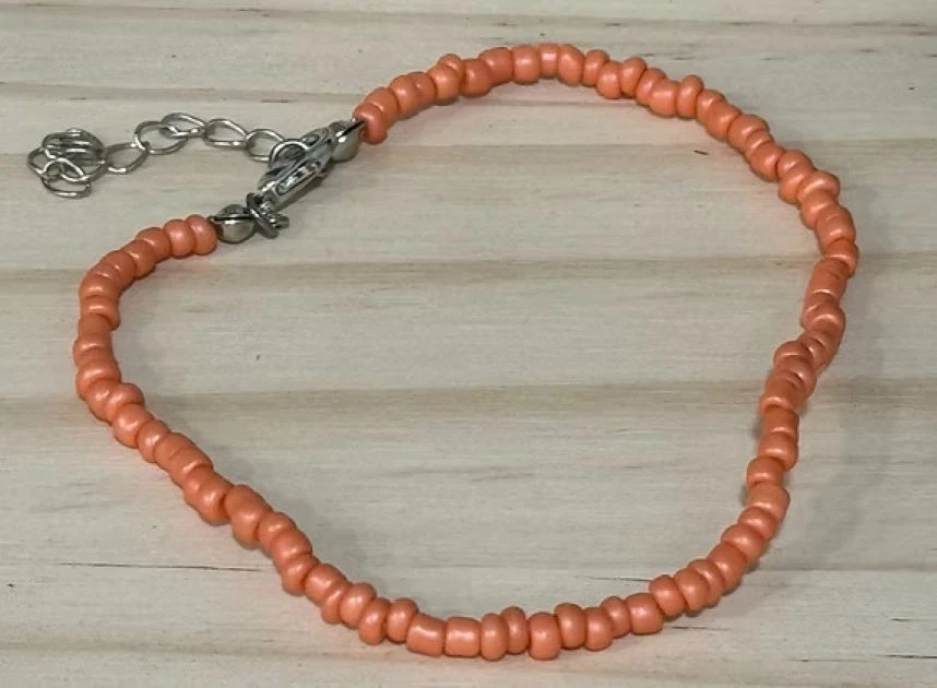 Tobillera de cuentas de semillas de color sólido Foto 1 de 1