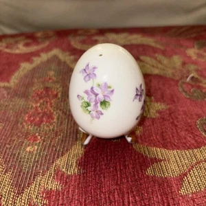 Vintage porcelain footed egg salt shaker - Picture 1 of 4