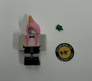 Roblox Myzta Figur + Blazing Midnight Shades Virtual Item Code - Bild 1 von 2
