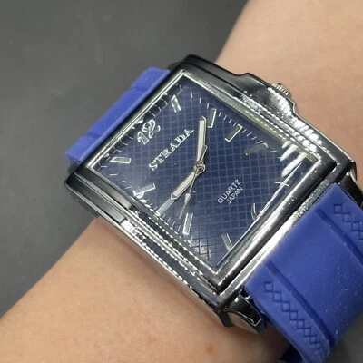 Reloj de Cuarzo Strada NUEVO Banda de Goma Azul Cara Cuadrada Esfera Plateada Grande Foto 1 de 4