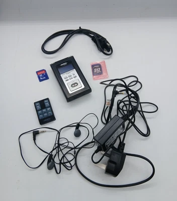 Edirol Roland R-09HR | High-Resolution WAVE/MP3 sound recorder - 4GB SD  Card - Image 1 of 4