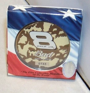 2006 SPORTMÜNZEN #8 BUDWEISER AMERICAN HEROES CAMO DALE GAINHARDT JR NASCAR MÜNZE - Bild 1 von 3