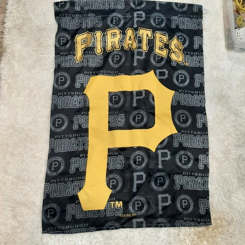 Pittsburgh Pirates Flag- New - 29 x 42 inches Cover