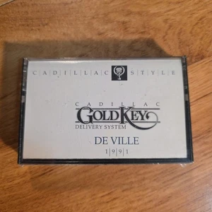 Vintage ORIGINAL 1990 DeVille CADILLAC ORO LLAVE CASETE CINTA - Sellado - Imagen 1 de 4