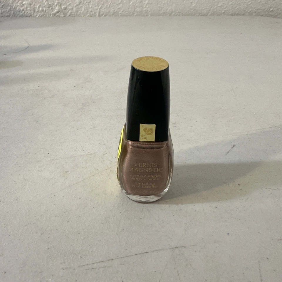 Esmalte de uñas magnético platino Lancome Vernis nuevo Foto 1 de 3