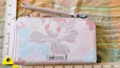 Sakroots Bordado Mariposa - Estampado Floral Teléfono Celular Bandolera Cartera Muñequera Foto 1 de 4