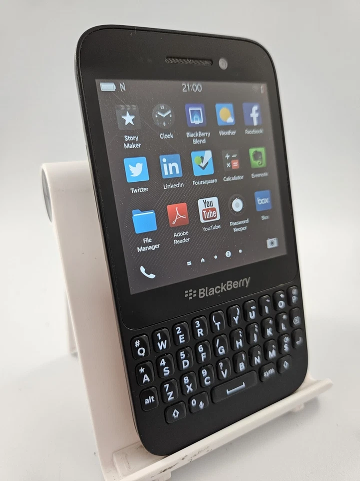BlackBerry Q5 Black Unlocked 8GB 2GB RAM 3.1" BBOS10 QWERTY Smartphone - Image 1 of 4