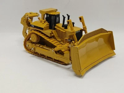 Norscot 1:50 Scale CAT Caterpillar D11R Dozer Bulldozer With Ripper Blade - Image 1 of 4