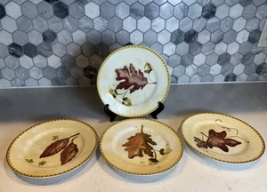 Juego de 4 platos de ensalada de 8,25” de bellotas cosecha de otoño de caja y barril de hojas de otoño - Imagen 1 de 13