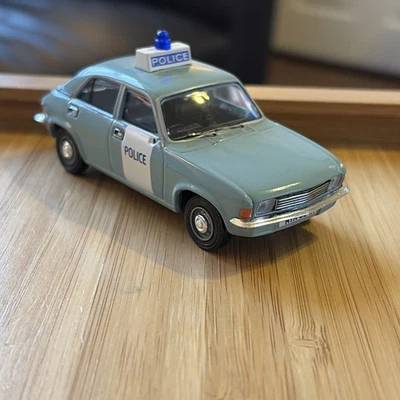LLEDO VANGUARDS 1:43 AUSTIN ALLEGRO - METROPOLITAN POLICE VA45001 - Image 1 of 4