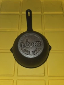 Olla de hierro fundido Lodge MPR doble caño 2 tazas cucharón para fundir sartén para salsa barbacoa - Imagen 1 de 2