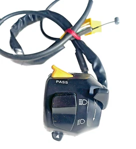 04 05 06 07 08 09 FARO HYOSUNG GT 250 BOCINA INTERRUPTOR DE SEÑAL DE GIRO BARRA IZQUIERDA PASE - Imagen 1 de 7