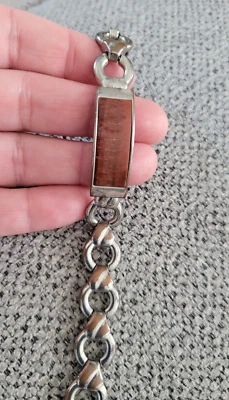 Pulsera de identificación de eslabones de cadena tono plata con piedra central marrón Foto 1 de 4