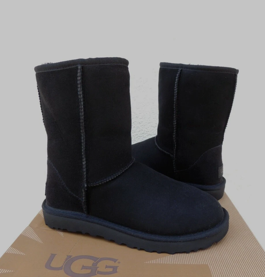UGG 1016223 Classic Short II Size 9 Boots - Black