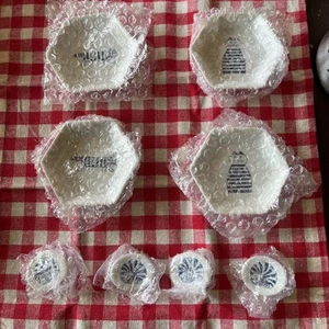 Lisa Larson Hexagonal bean dish and chopstick rest set - Picture 1 of 4