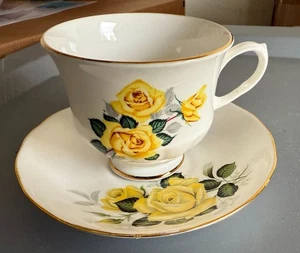 GAINSBOROUGH Teacup & Saucer YELLOW ROSE Gold Gilt Fine BONE CHINA England VTG - Picture 1 of 9