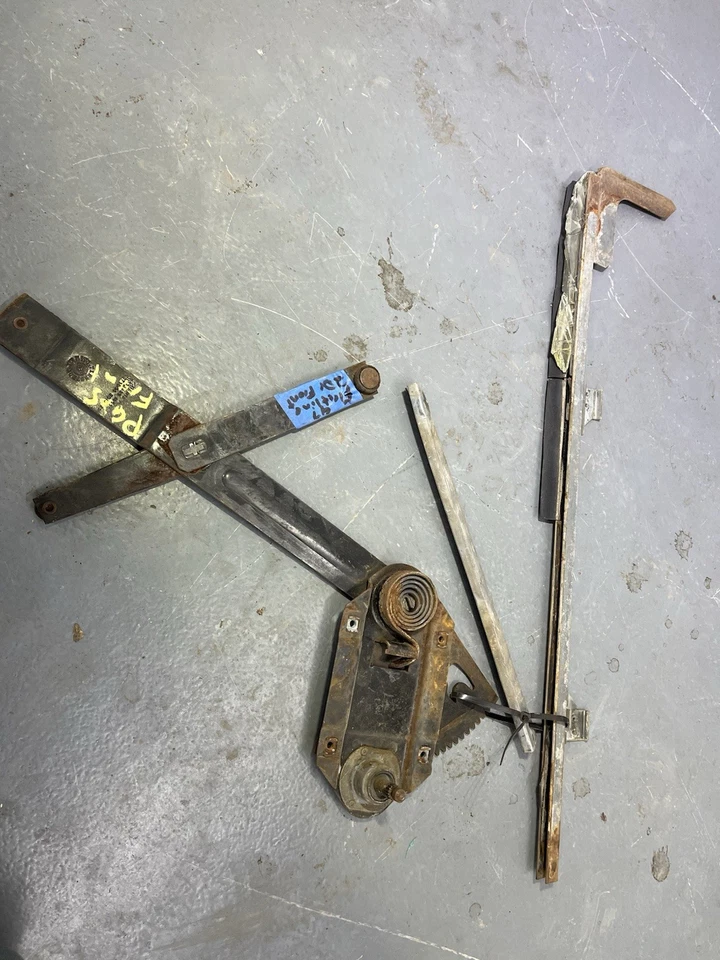 Regulador de janela 1941-1948 Chevrolet Fleetline Sedan passageiro dianteiro direito 1947 - Imagem 1 de 4