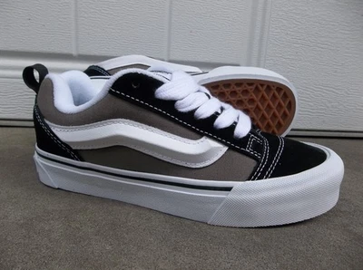 NWT VANS BOYS/KIDS/JUNIORS KNU SKOOL SNEAKERS/SHOES SIZE 4.BRAND NEW FOR 2025. - Image 1 of 4