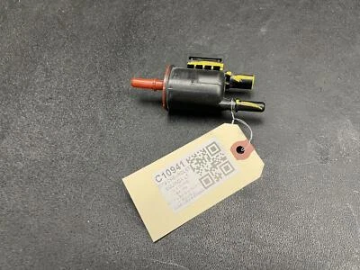 Válvula de control de purga de bote de vapor de combustible 2019 Chevrolet Equinox 12632174 18-23 Foto 1 de 4