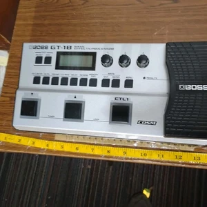 BOSS GT-1B Processore Multieffetto Basso Multieffetto Usato No Adattatore AC Bello - Foto 1 di 6