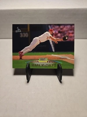1999 Topps Stadium Club #70 Mark McGwire St Louis Cardinals ShoWtiMeCardZ 042825 - Image 1 of 4