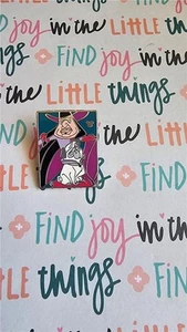 DL Disney Governor Ratcliffe and Percy Villains with Pet Hidden Mickey 2009 Pin - Picture 1 of 1