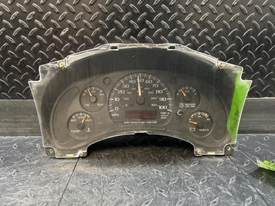 01-02 Velocímetro EXPRESS3500 15769924 Gasolina EE. UU. *LENTE AGRIETADA* Foto 1 de 4