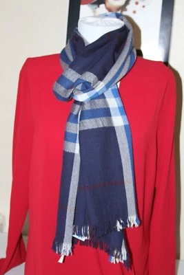  Bufanda Burberry extra fina de lana merino y cachemir 200X45 cm $425 #24 Foto 1 de 4