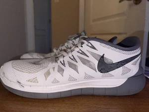 NIKE Free 5.0 Women's Shoes Sneakers Trainers US 9.5 White Black 642199-102 - Picture 1 of 9