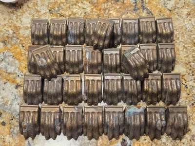 Muebles antiguos de metal con garra de león pies herrajes de colección mesa patas sabot Foto 1 de 4