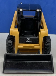 John Deere 1:32 Skid Steer Loader - Picture 1 of 6