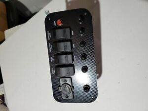 4 PIECE ROCKER SWITCH, 1 HORN BUTTON, PANEL.WITH RESET BREAKERS FOR A LOWE BOAT