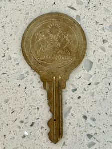 Habitación de hotel vintage # 652 llave - logotipo de sol y 2 leones mitológicos - ubicación desconocida - Imagen 1 de 6